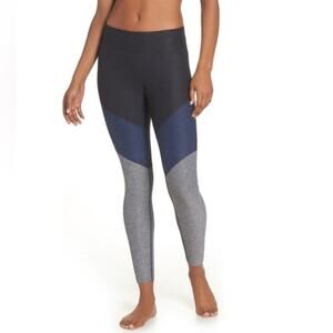 Outdoor Voices Women's 7/8 Leggings Size Medium Athletic Workout Charcoal Navy